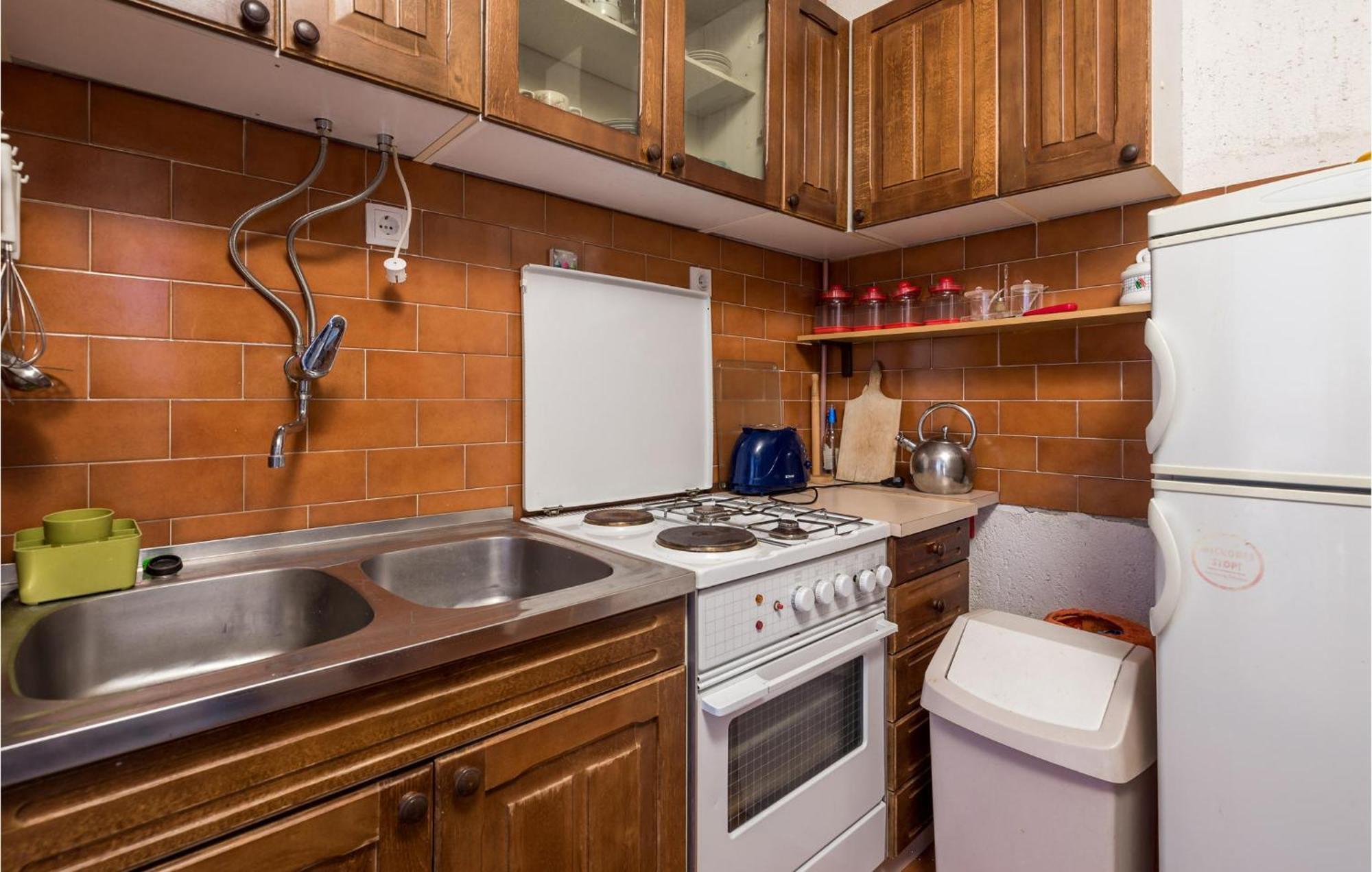 2 Bedroom Nice Apartment In Ябланац Экстерьер фото