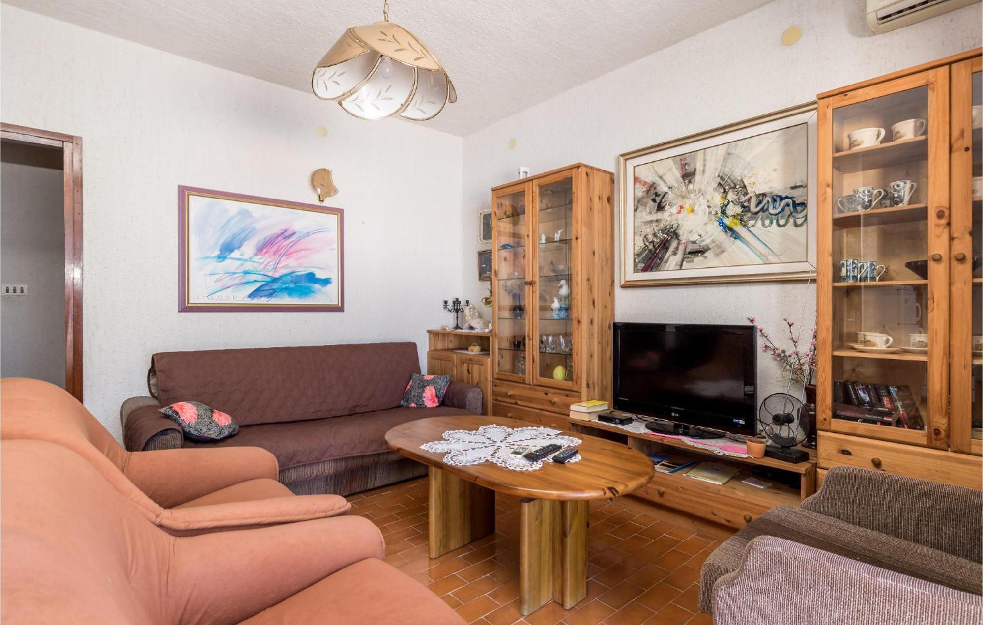 2 Bedroom Nice Apartment In Ябланац Экстерьер фото